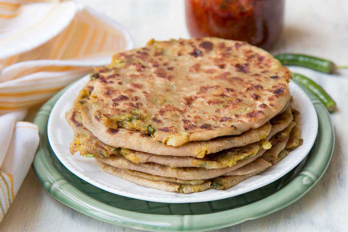 Make Delicious Aloo Payaz Ka Paratha - Bhoj Masale